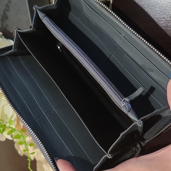 Authentic Gucci zippy wallet - Picture 6 of 9